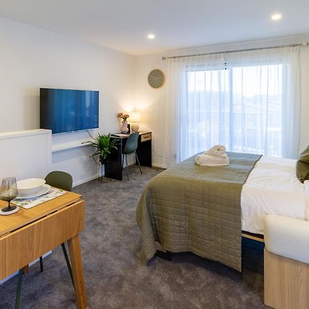 Luxury Studio With Balcony - Close To Supermarket Christchurch Extérieur photo