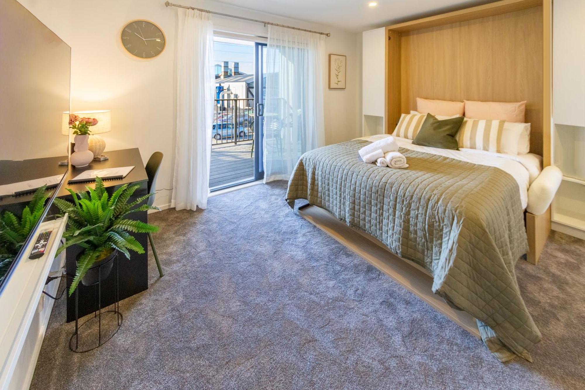 Luxury Studio With Balcony - Close To Supermarket Christchurch Extérieur photo