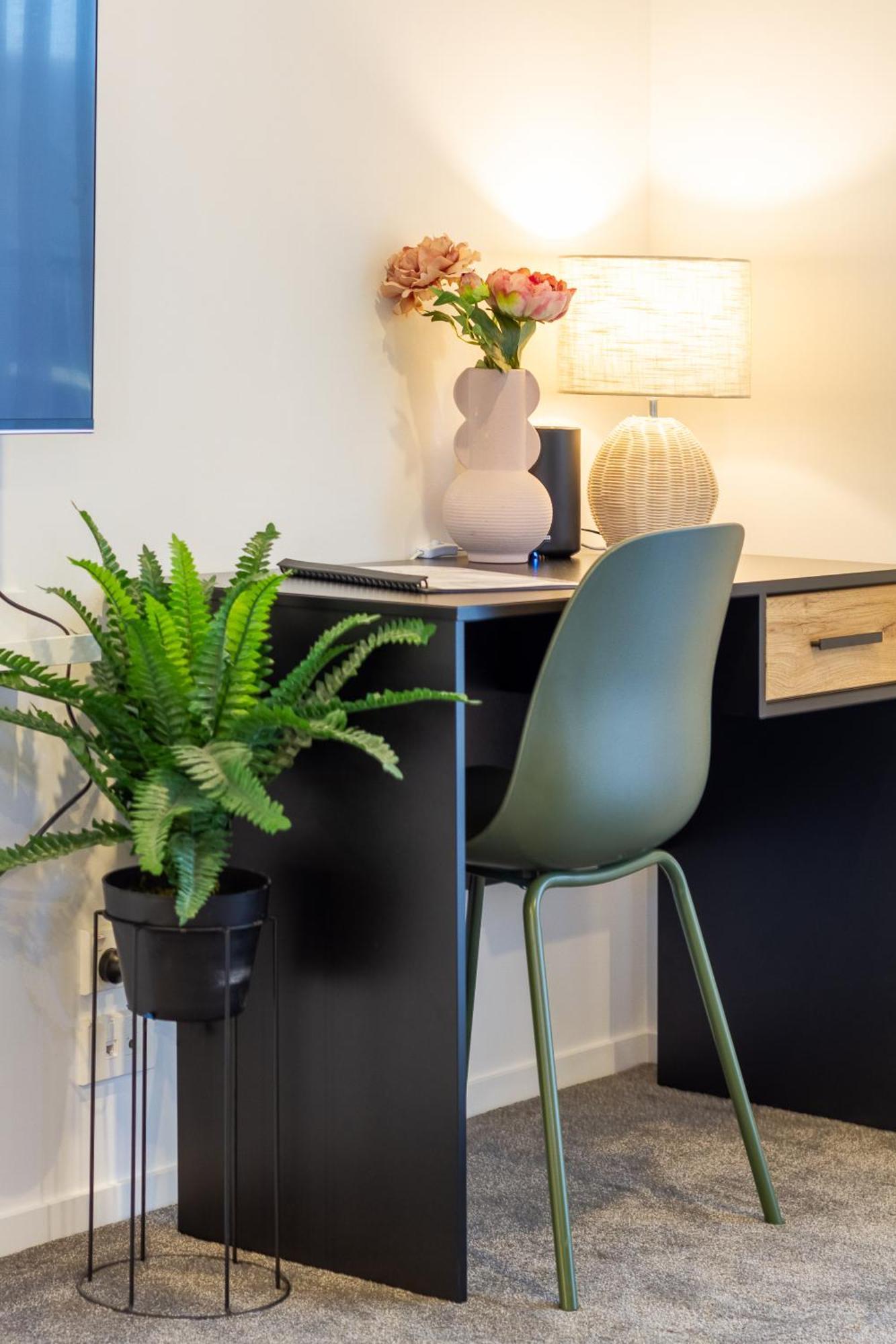 Luxury Studio With Balcony - Close To Supermarket Christchurch Extérieur photo