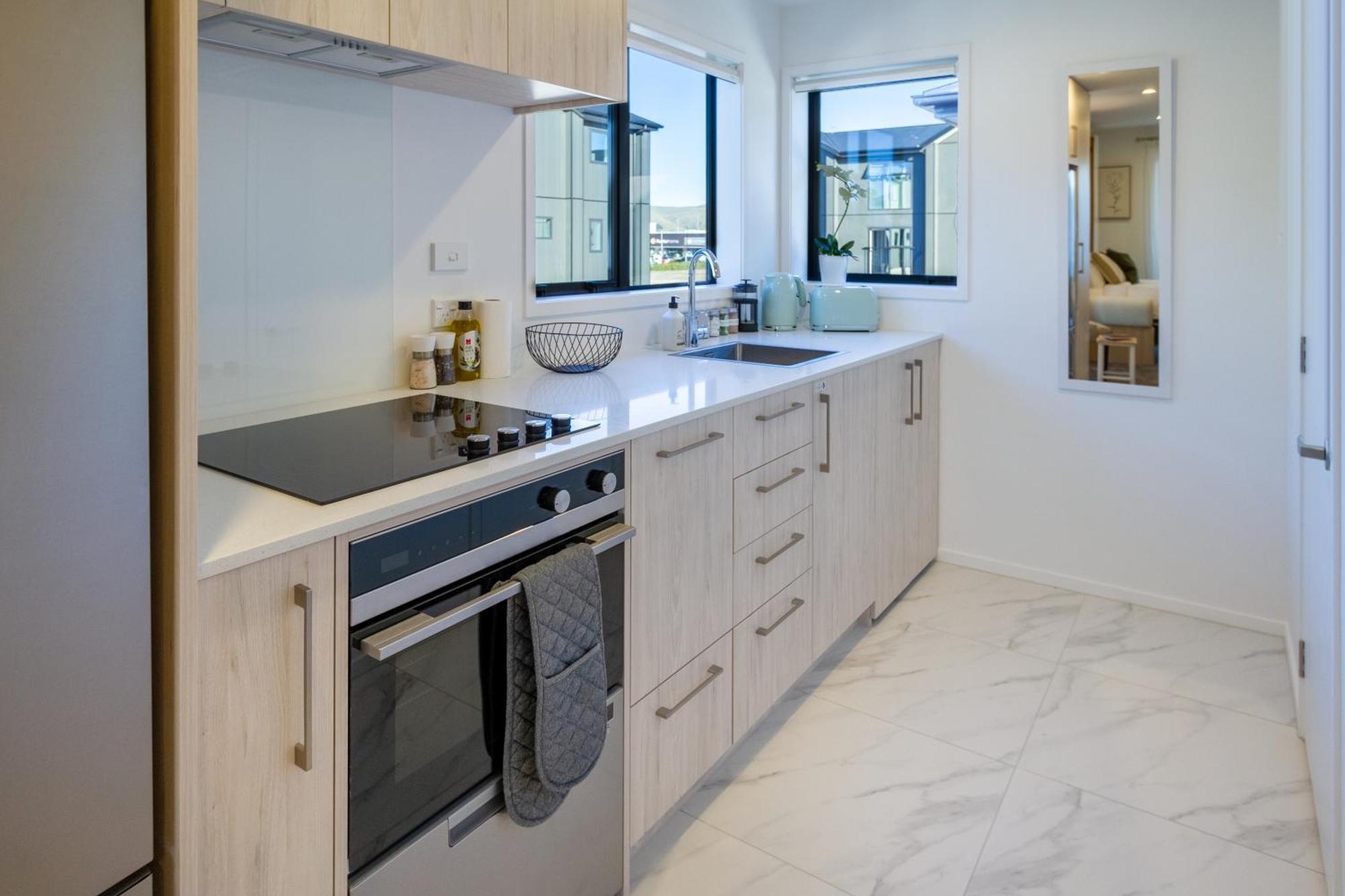 Luxury Studio With Balcony - Close To Supermarket Christchurch Extérieur photo