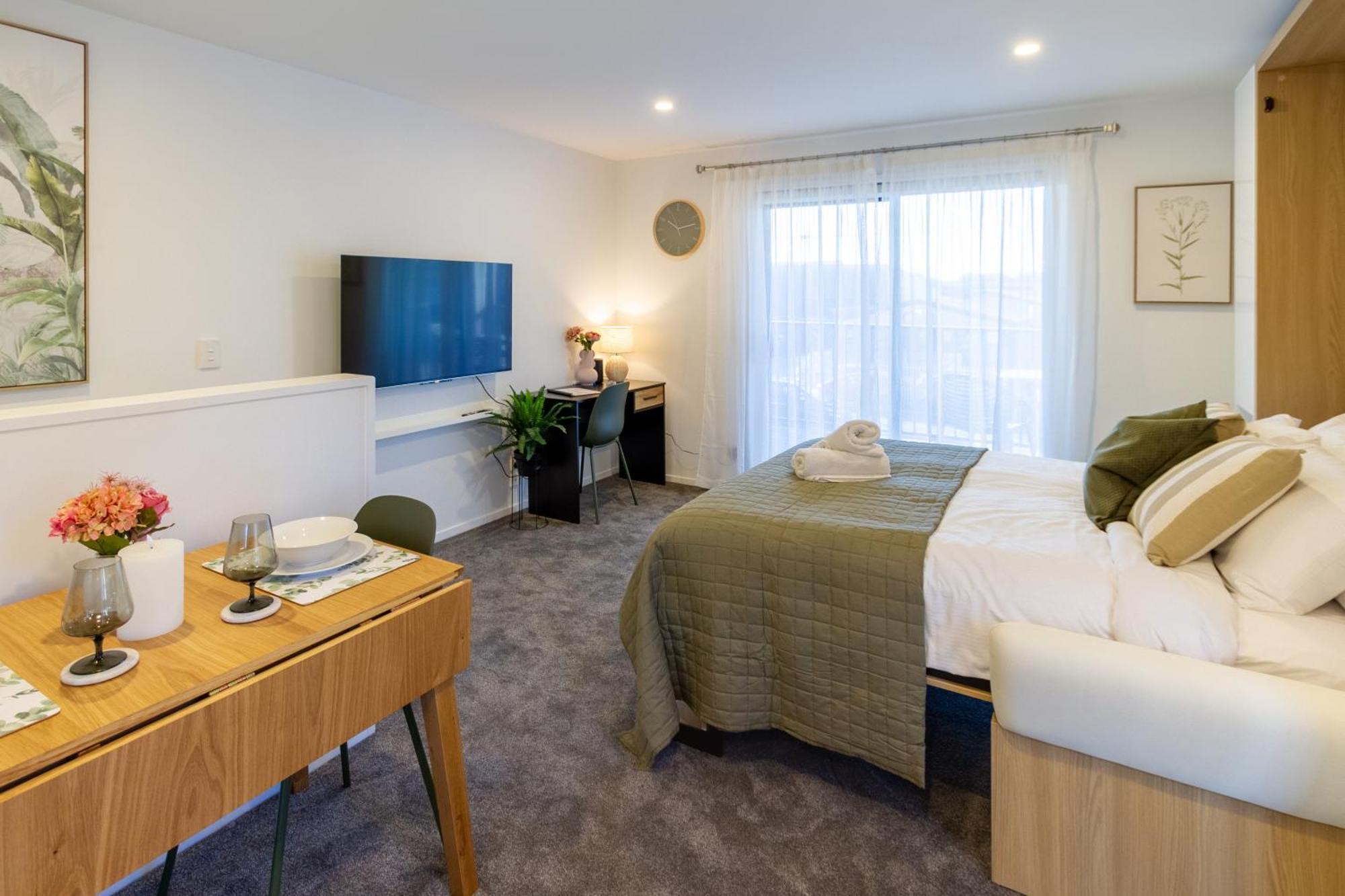 Luxury Studio With Balcony - Close To Supermarket Christchurch Extérieur photo